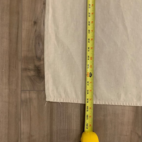 Kate Spade New York  Silver/Grey "Larabee Dot" Tablecloth 58"x99" and 6 Napkins - Picture 4 of 15